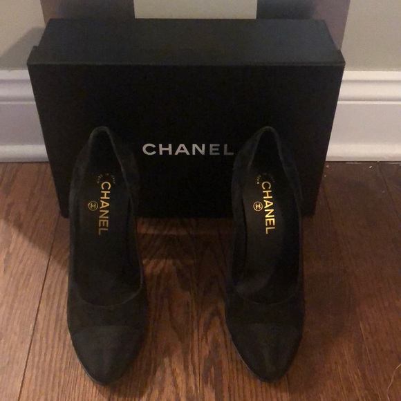 Brand new authentic Chanel heels - Picture 4 of 6